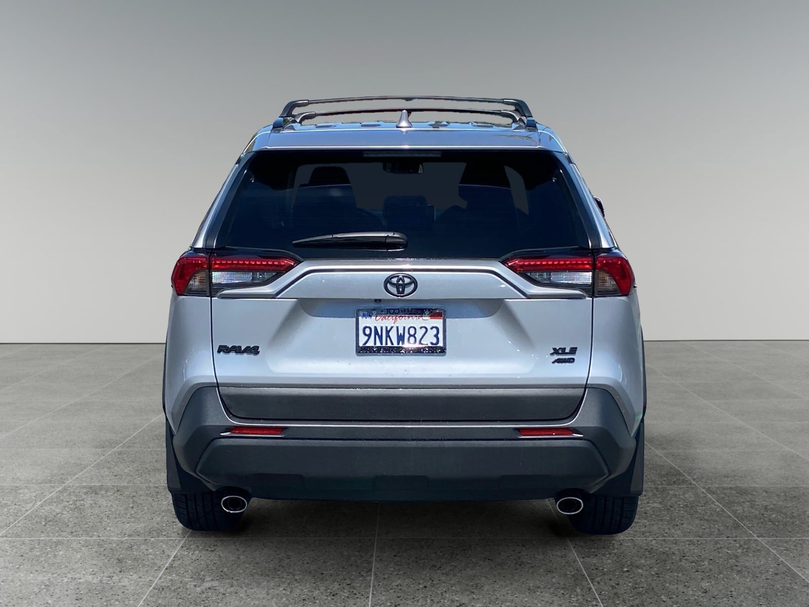 Used 2024 Toyota RAV4 XLE Premium AWD/4WD image 4