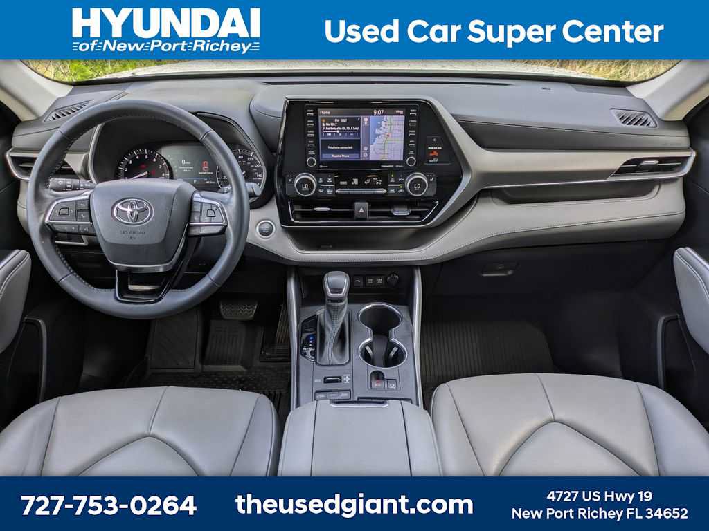 Used 2021 Toyota Highlander XLE AWD/4WD image 22