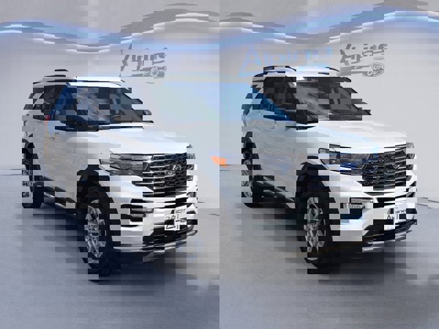 Used 2024 Ford Explorer XLT w/ Equipment Group 202A image 7