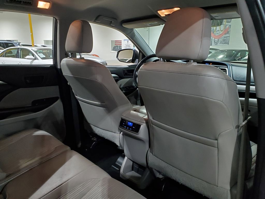 Used 2016 Toyota Highlander Plus FWD image 19