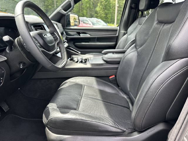 Used 2024 Jeep Wagoneer Series II w/ Flexible Seating Group AWD/4WD image 9