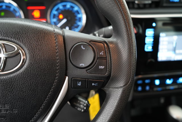 Used 2018 Toyota Corolla LE FWD image 18