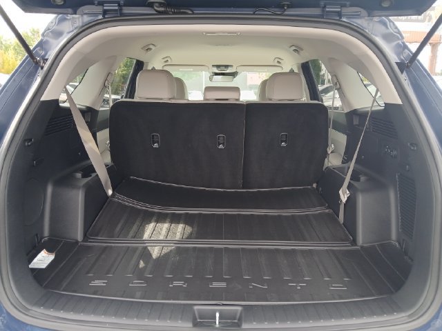 Certified 2024 Kia Sorento S FWD image 9
