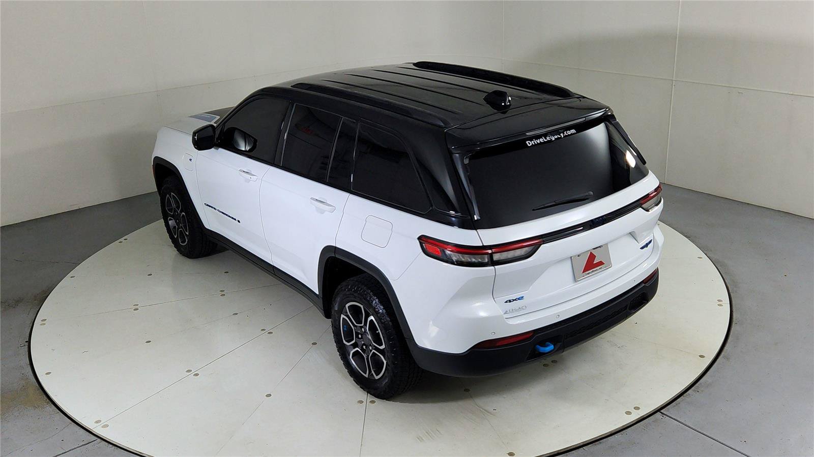 Used 2024 Jeep Grand Cherokee Trailhawk w/ Luxury Tech Group III AWD/4WD image 46