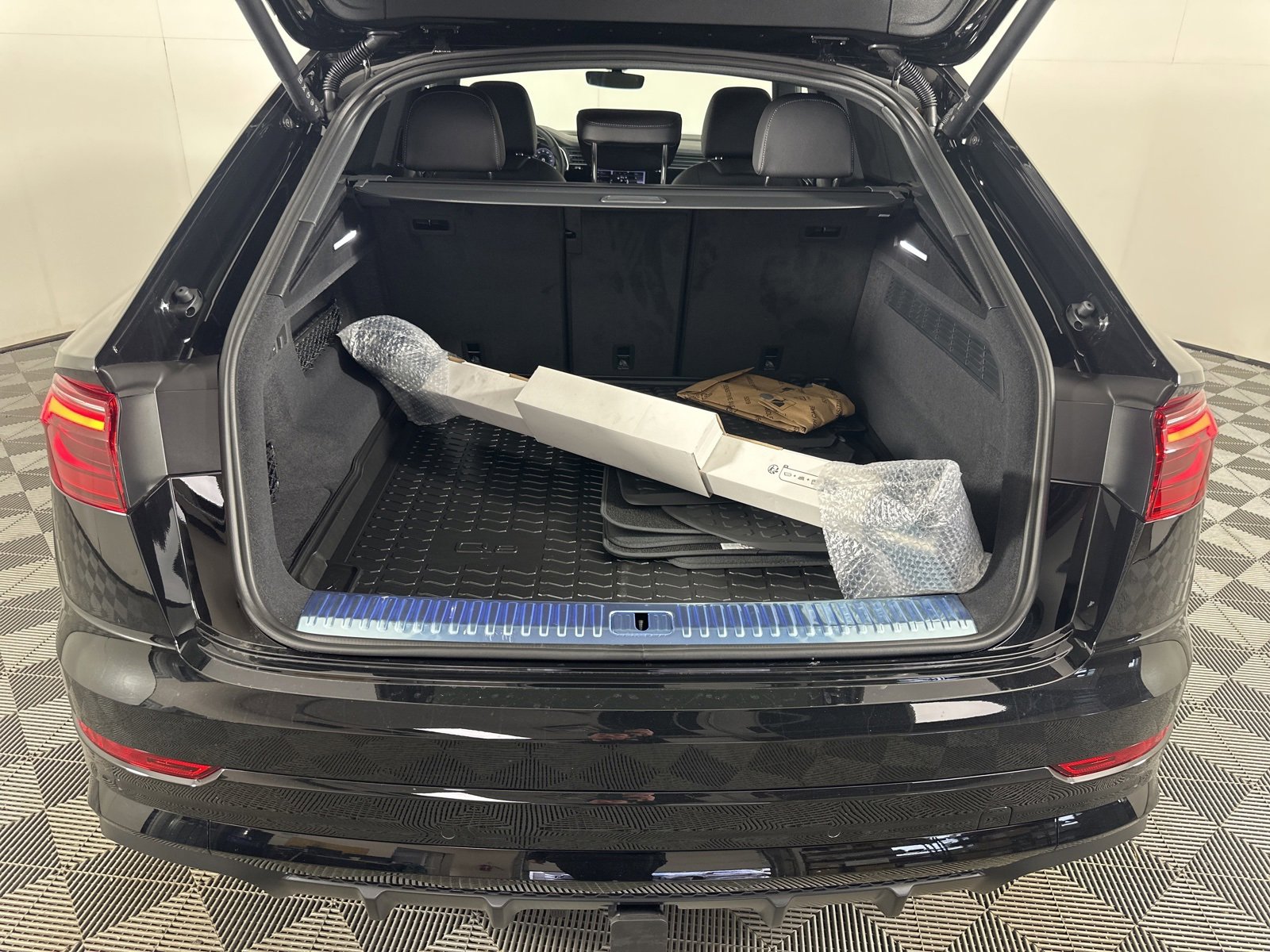 New 2026 Audi Q8 Premium Plus image 24