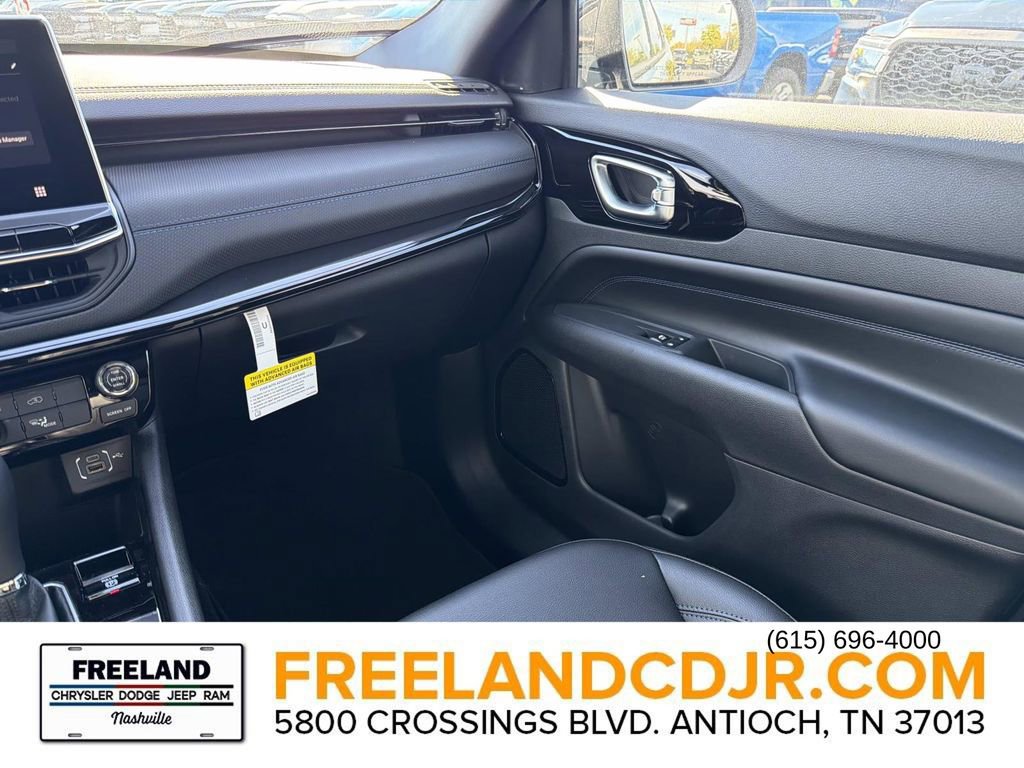 New 2026 Jeep Compass Latitude image 17