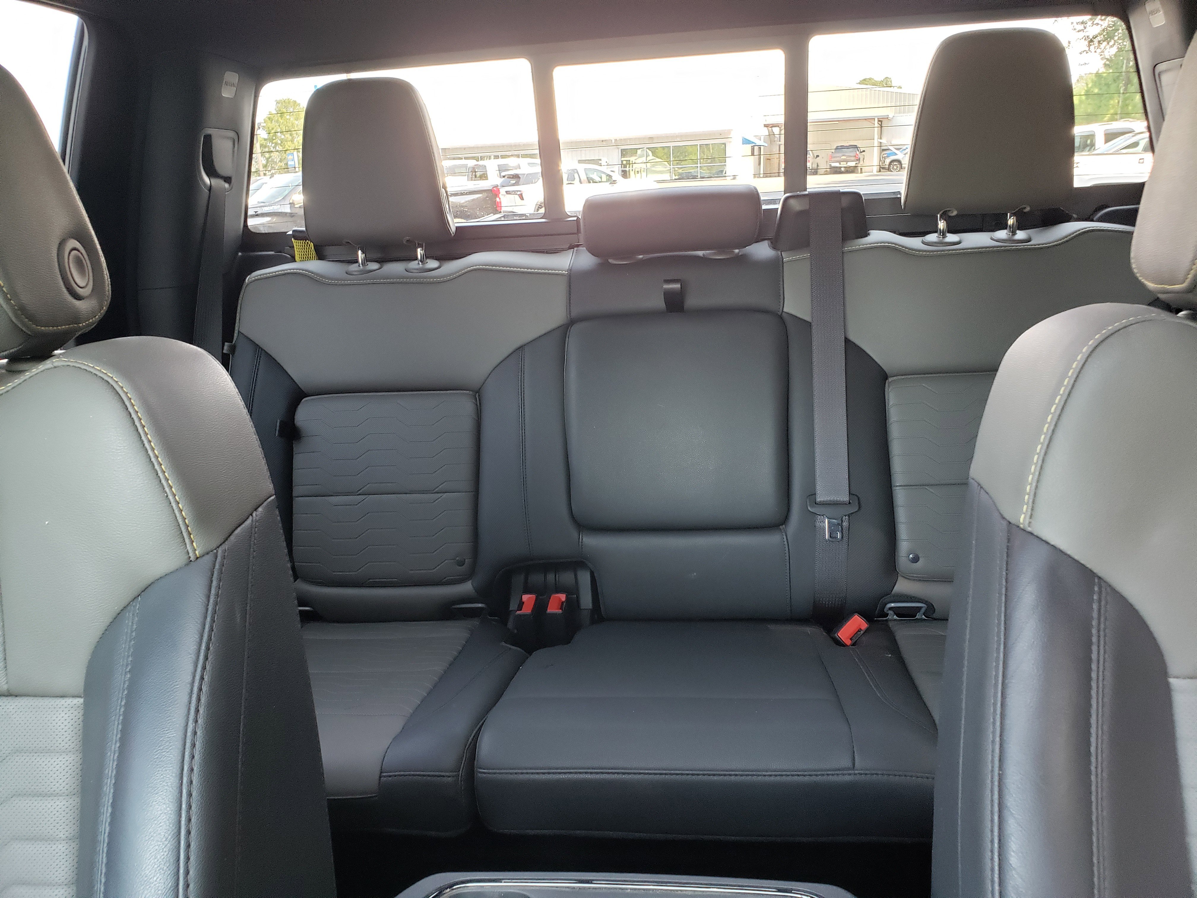 Used 2024 Chevrolet Silverado 2500 ZR2 w/ Technology Package image 30