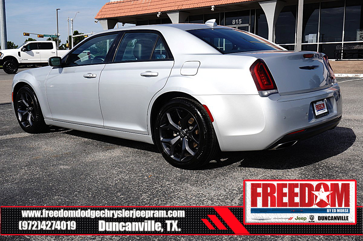 Used 2023 Chrysler 300 S RWD image 3