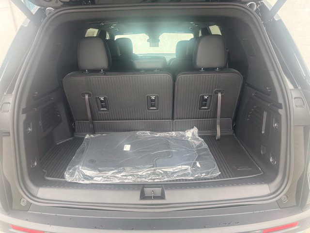 New 2027 Chevrolet Traverse LT w/ Sun and Wheel Package FWD image 12