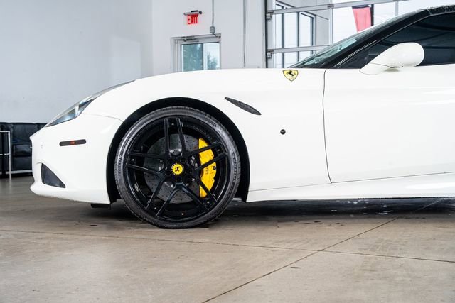 Used 2016 Ferrari California T RWD image 30