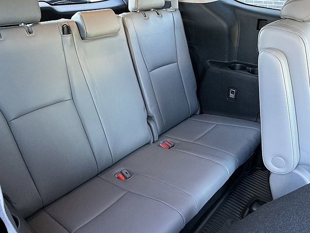 Used 2023 Toyota Highlander Limited image 20