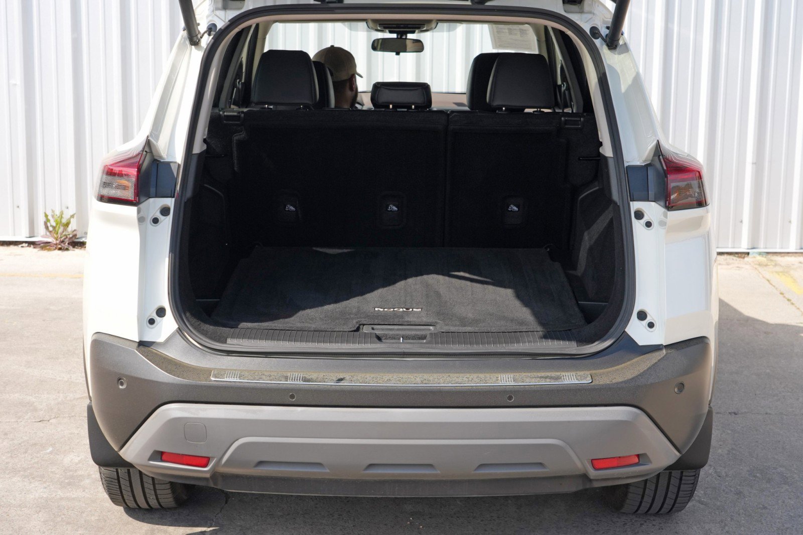 Used 2022 Nissan Rogue SV w/ SV Premium Package FWD image 9