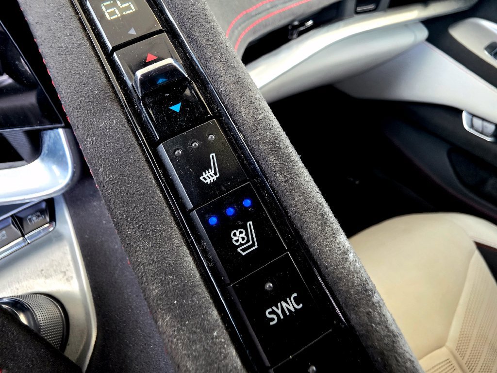 Used 2023 Chevrolet Corvette Stingray Premium Conv w/ Z51 Performance Package RWD image 48