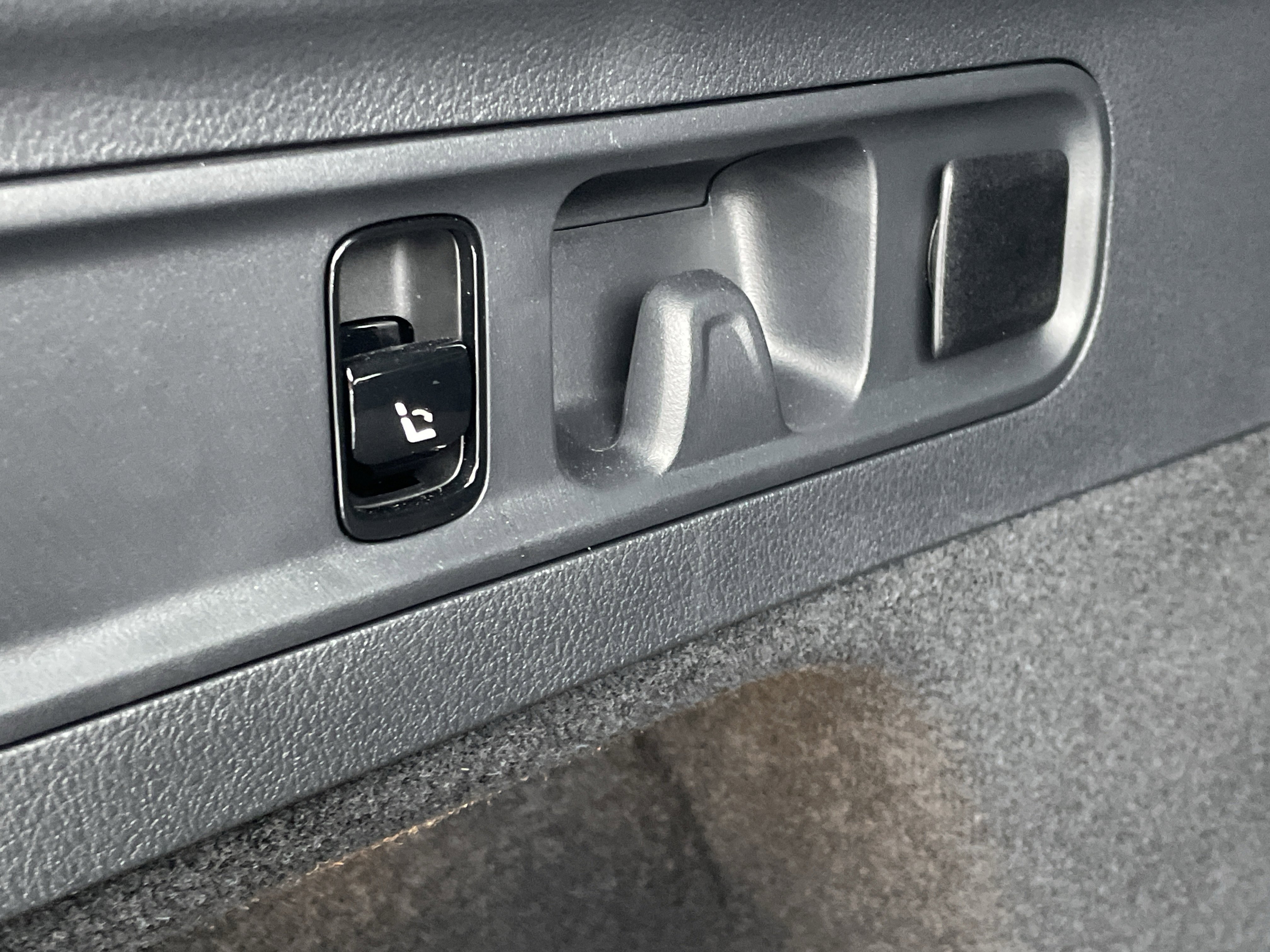 Certified 2025 Mercedes-Benz GLC 300 4MATIC image 11