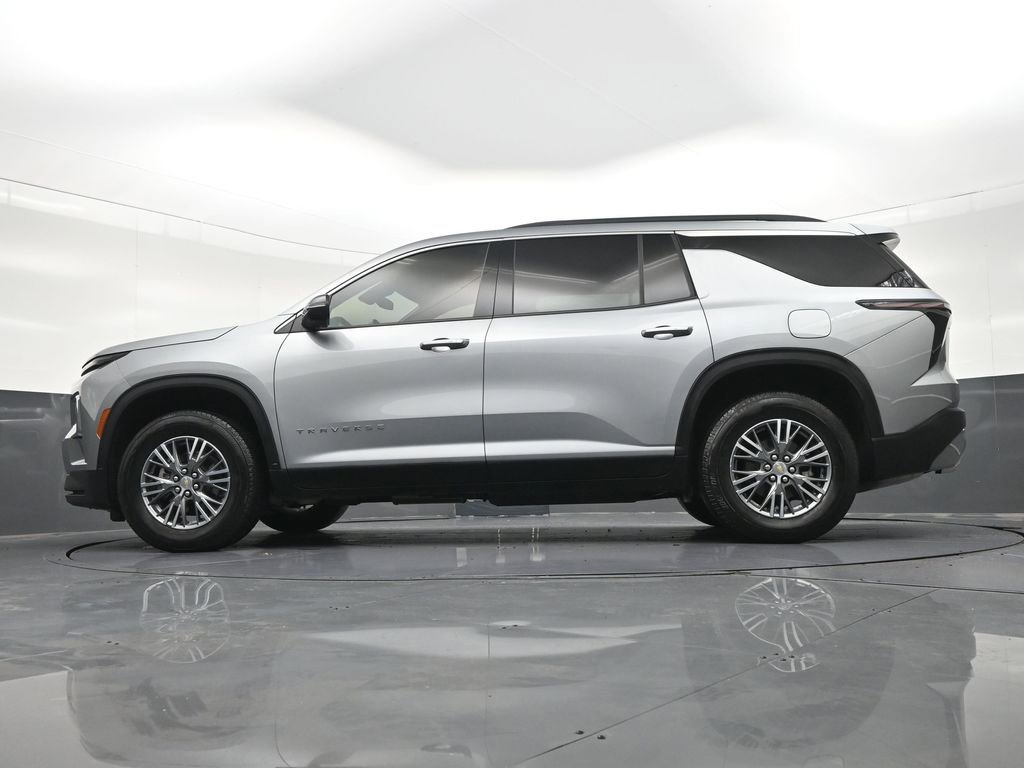 Used 2025 Chevrolet Traverse LT FWD image 23