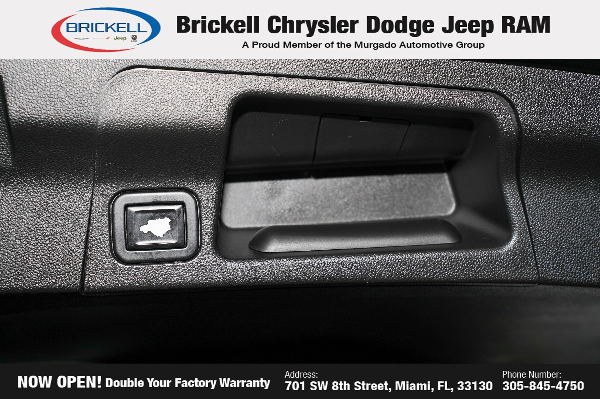 Used 2022 GMC Acadia SLE w/ Driver Convenience Package FWD image 12