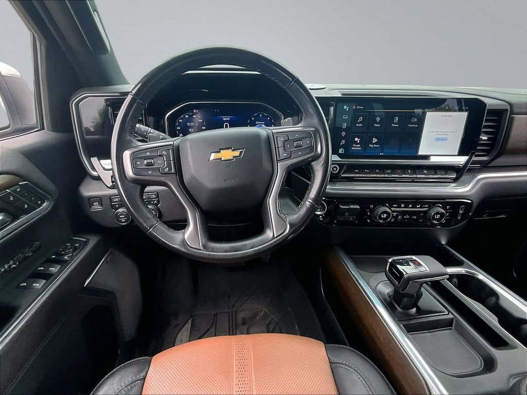 Used 2024 Chevrolet Silverado 1500 High Country w/ High Country Premium Package AWD/4WD image 11
