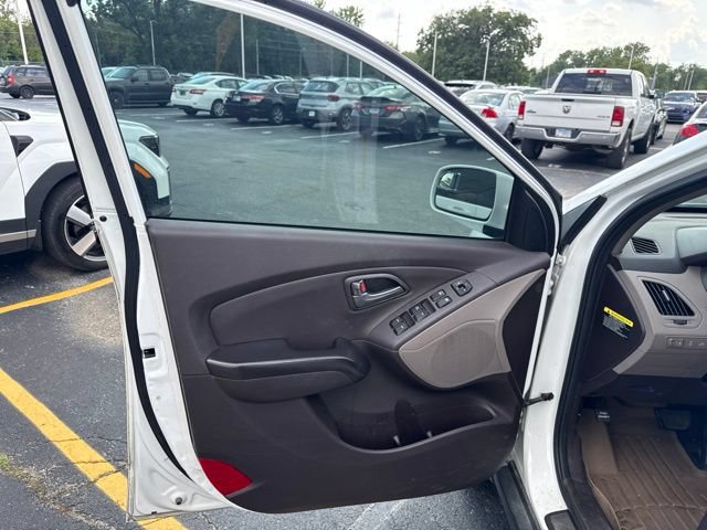 Used 2015 Hyundai Tucson Limited AWD/4WD image 11