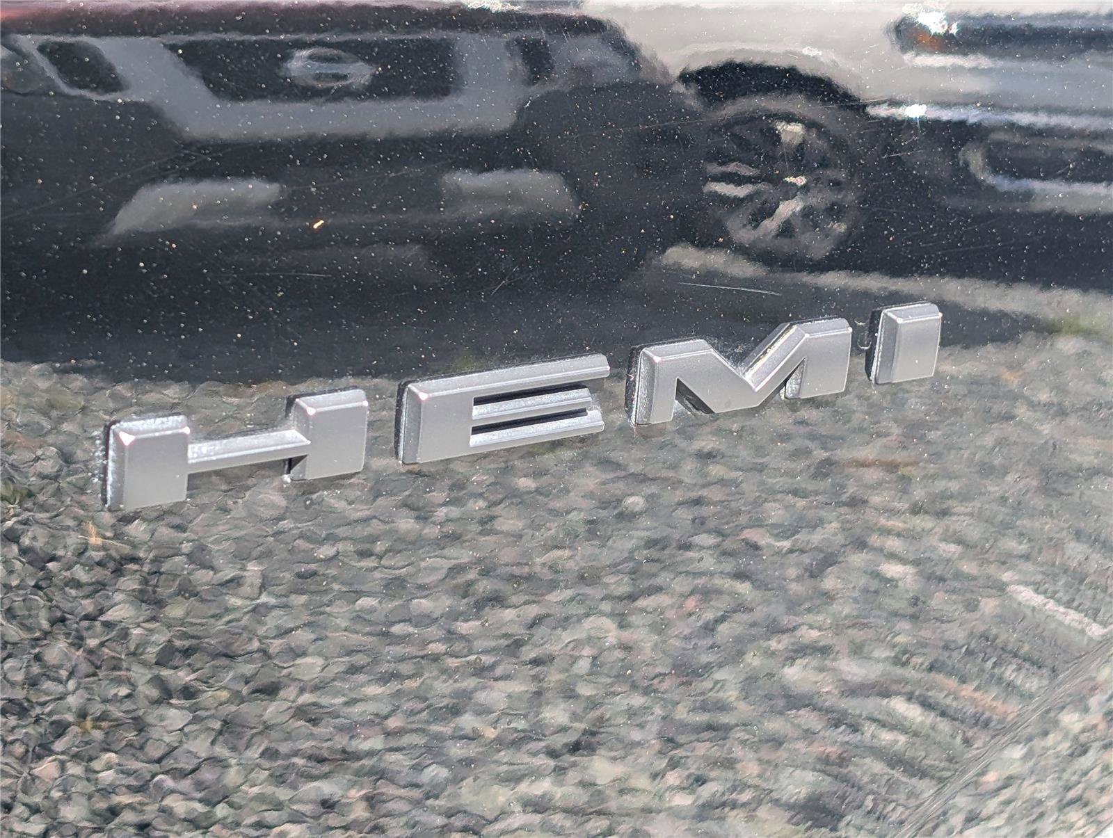 Used 2023 Dodge Durango R/T w/ Tow 'N Go Package AWD/4WD image 11