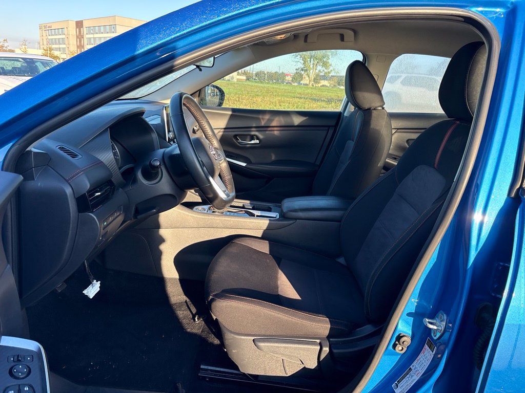 Used 2025 Nissan Sentra SR FWD image 13