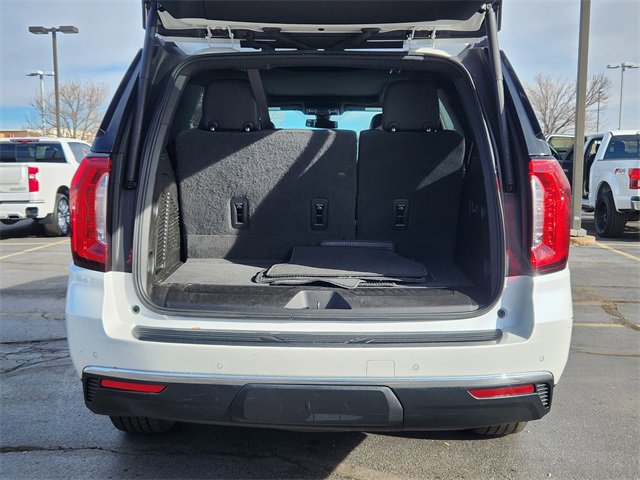 Used 2022 GMC Yukon SLT w/ SLT Premium Package image 14