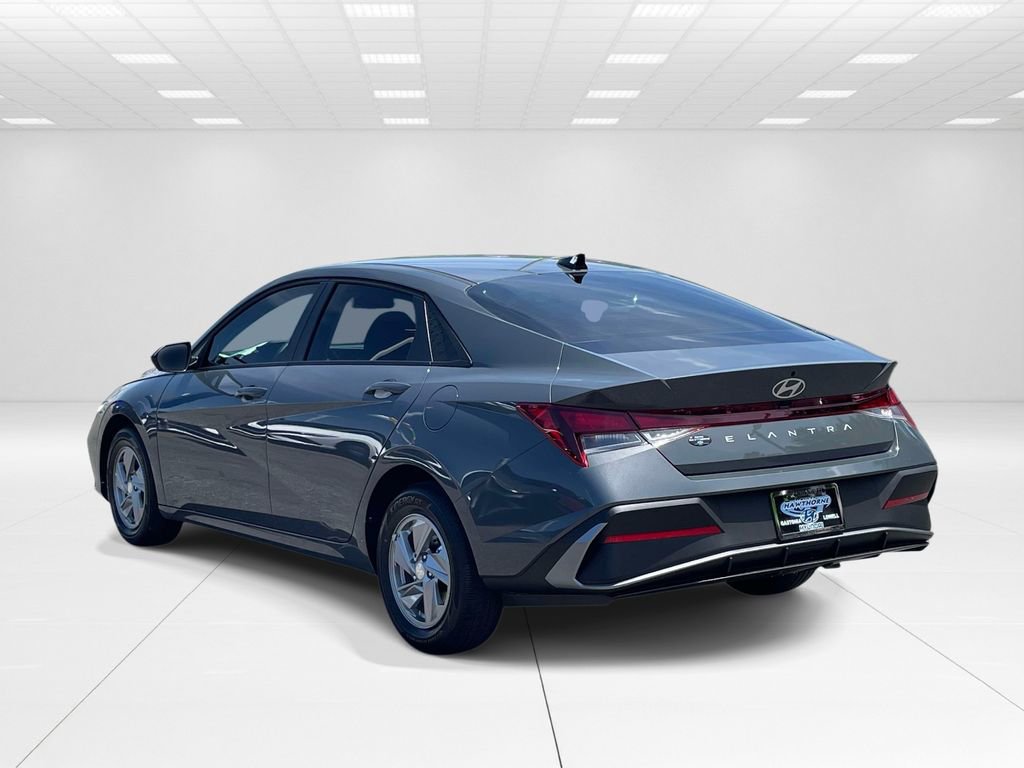 New 2026 Hyundai Elantra SE FWD image 4