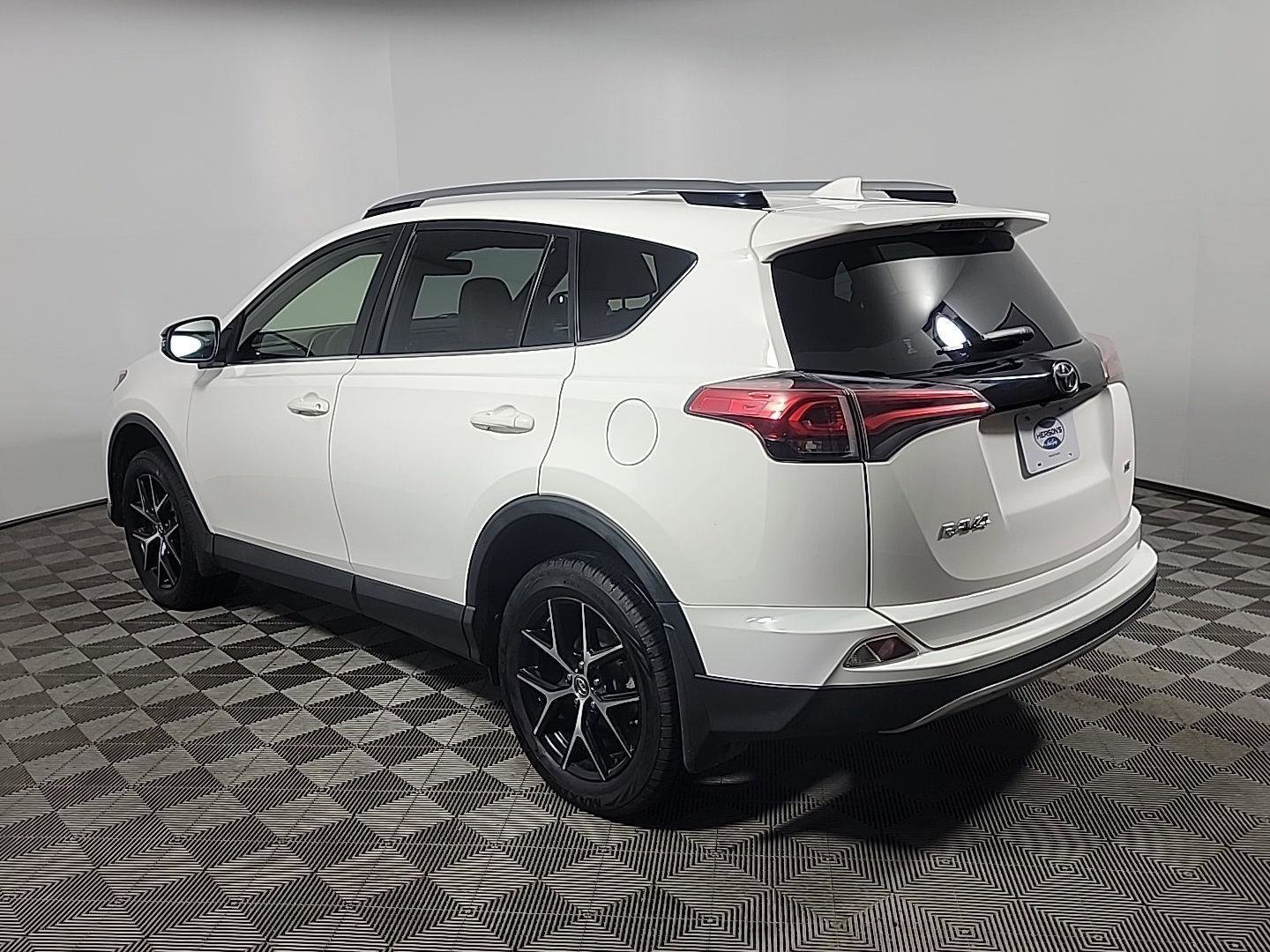 Used 2018 Toyota RAV4 SE w/ Power Extra Value Package image 11