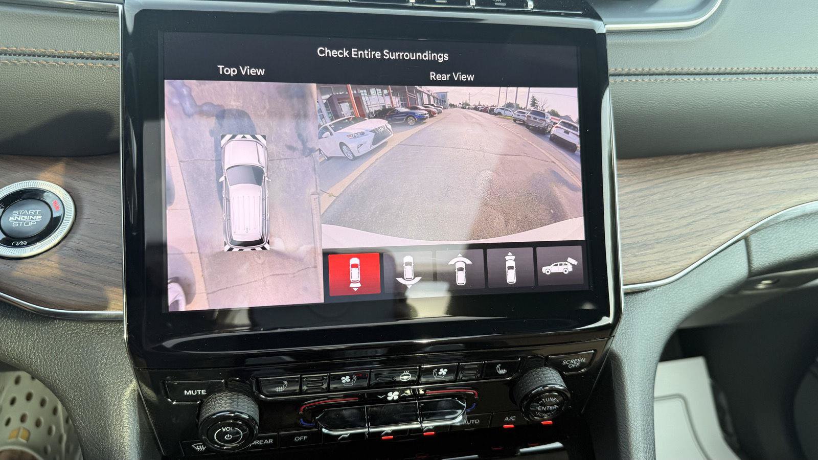Used 2025 Jeep Grand Cherokee Summit AWD/4WD image 47