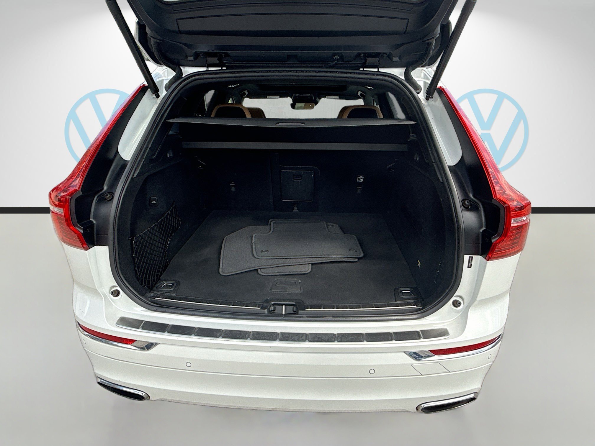 Used 2019 Volvo XC60 T8 Inscription w/ Advanced Package image 26