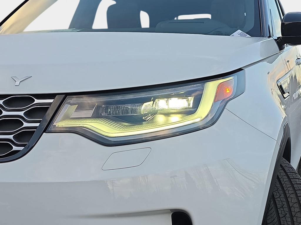 New 2026 Land Rover Discovery Limited Edition image 17