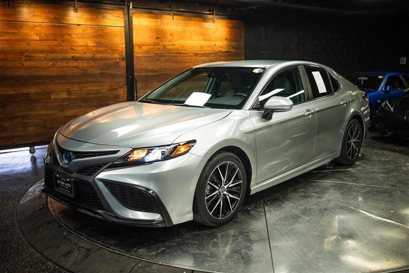 Used 2024 Toyota Camry SE FWD image 2