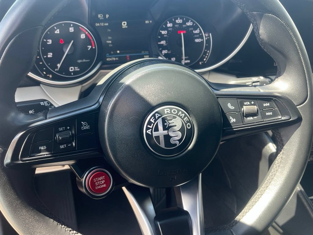 Used 2020 Alfa Romeo Giulia RWD image 7
