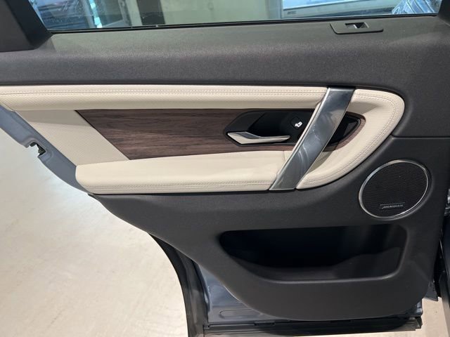 Used 2022 Land Rover Discovery Sport SE R-Dynamic image 26