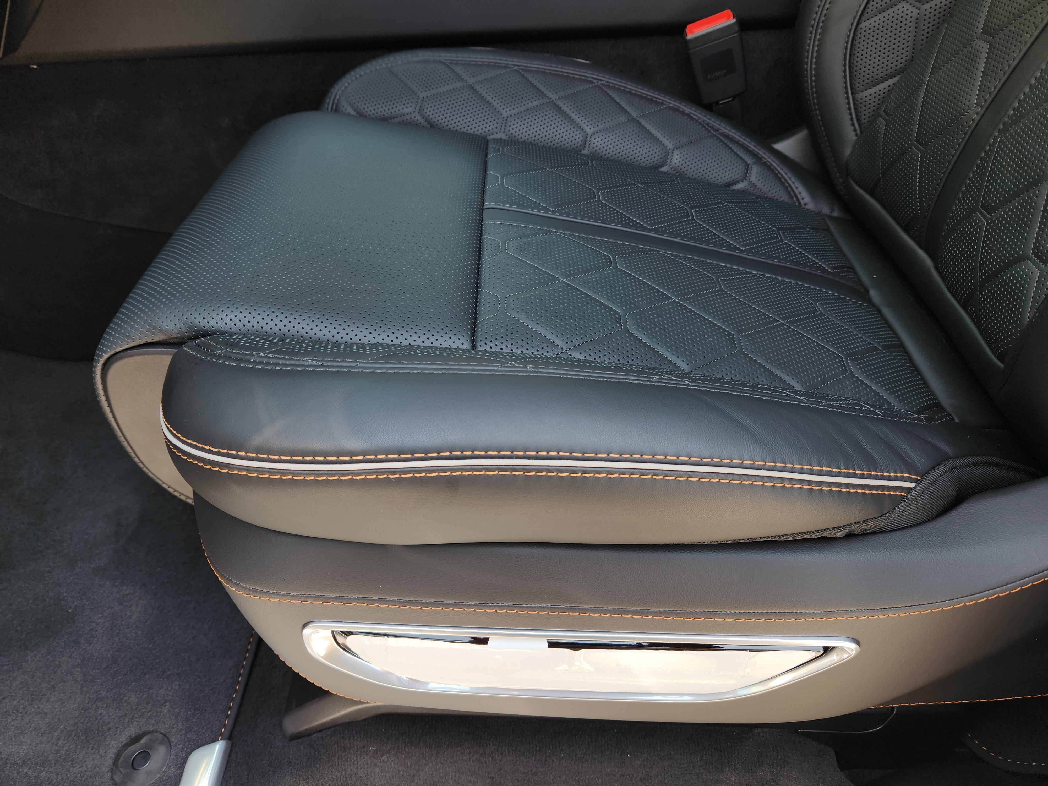 New 2026 Jeep Grand Wagoneer Summit AWD/4WD image 18