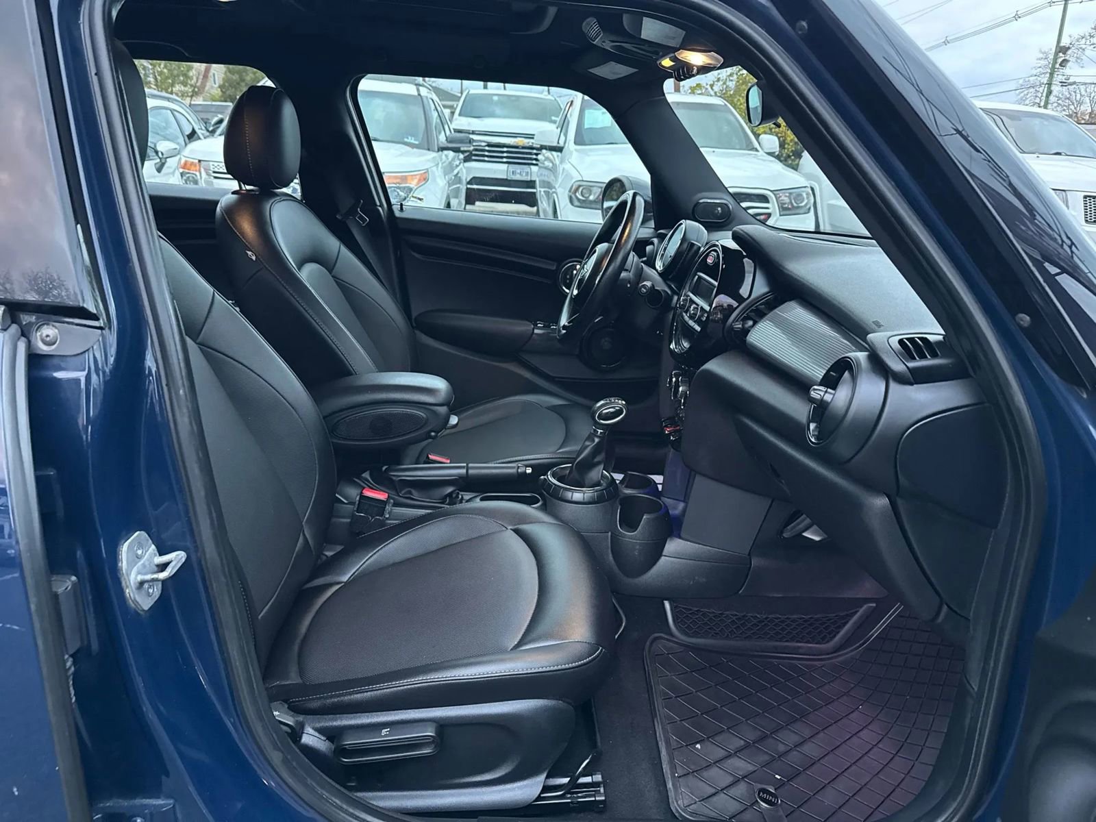 Used 2015 MINI Cooper 4-Door Hardtop image 27