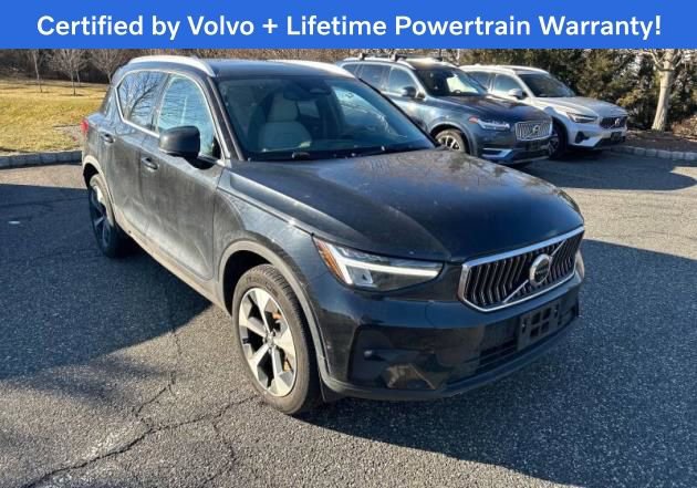 Used 2024 Volvo XC40 B5 Plus w/ Climate Package image 11