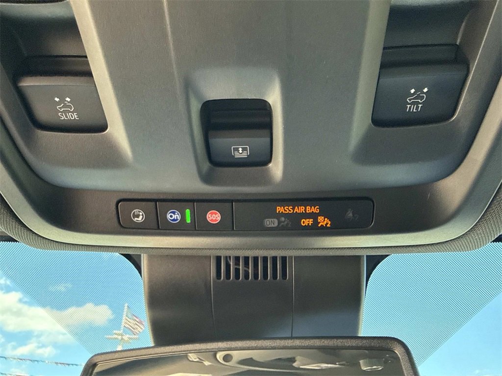 Used 2023 GMC Yukon SLT w/ SLT Luxury Package image 24