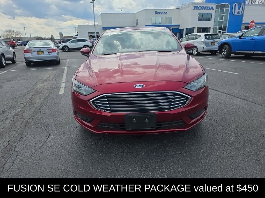 Used 2018 Ford Fusion SE image 2