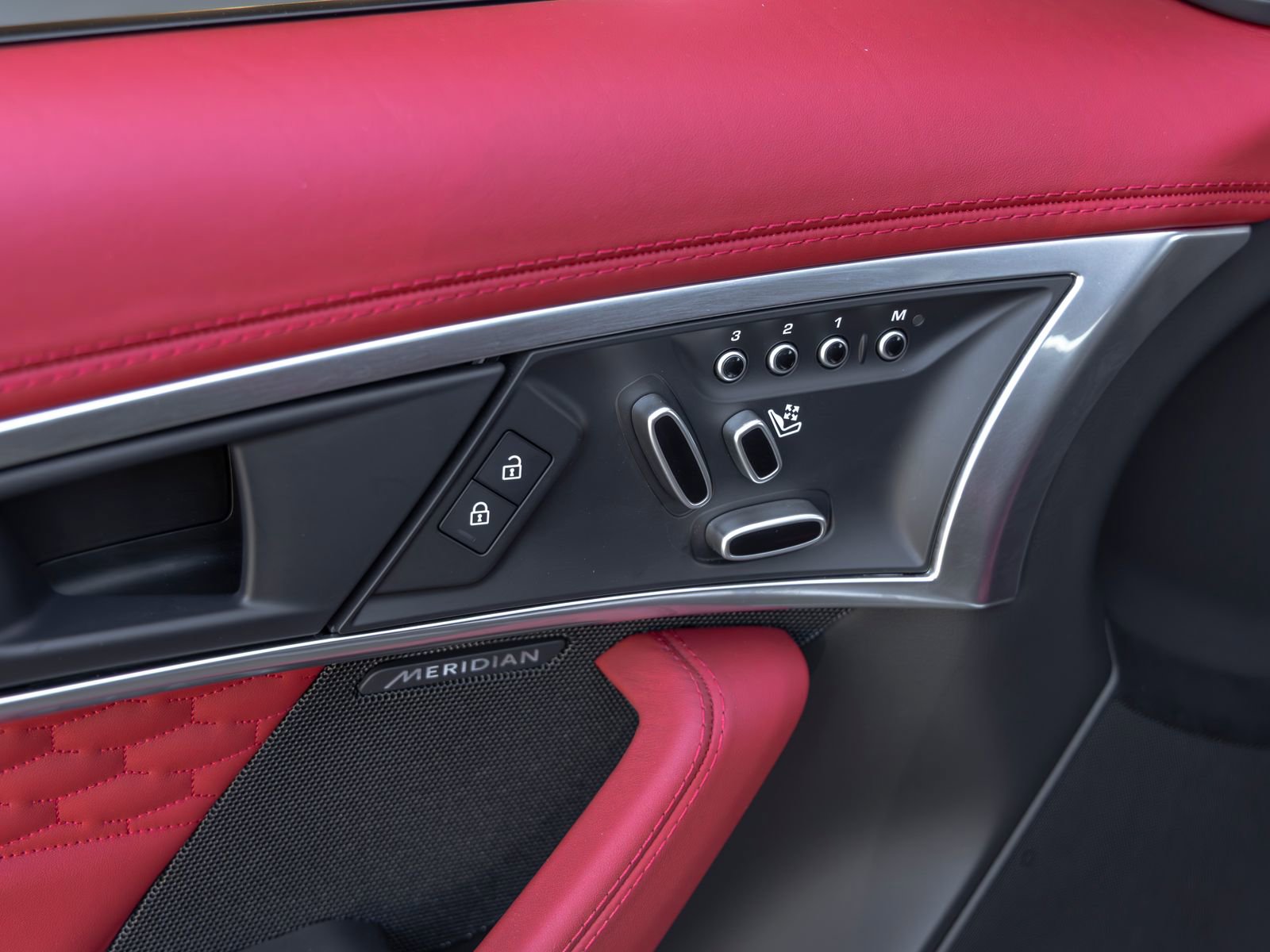 Used 2024 Jaguar F-TYPE R-Dynamic RWD image 26