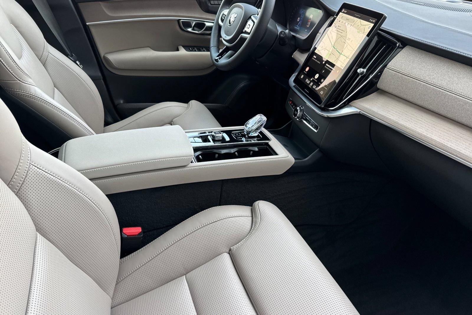 New 2026 Volvo XC90 T8 Ultra w/ Protection Package AWD/4WD image 17