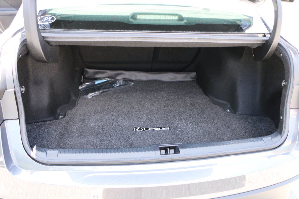 Used 2023 Lexus IS 300 w/ Premium Package RWD image 34