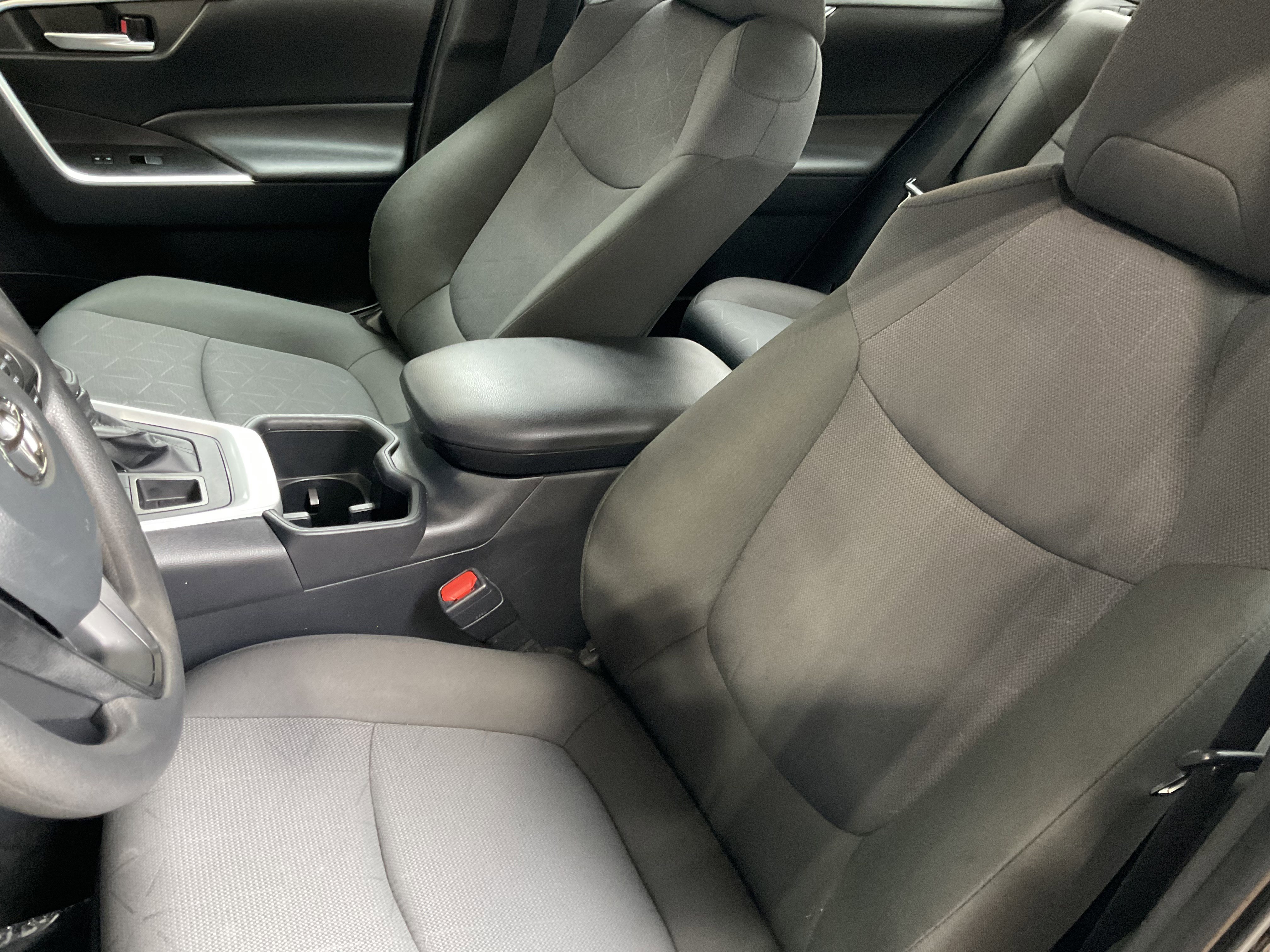 Used 2025 Toyota RAV4 XLE AWD/4WD image 26