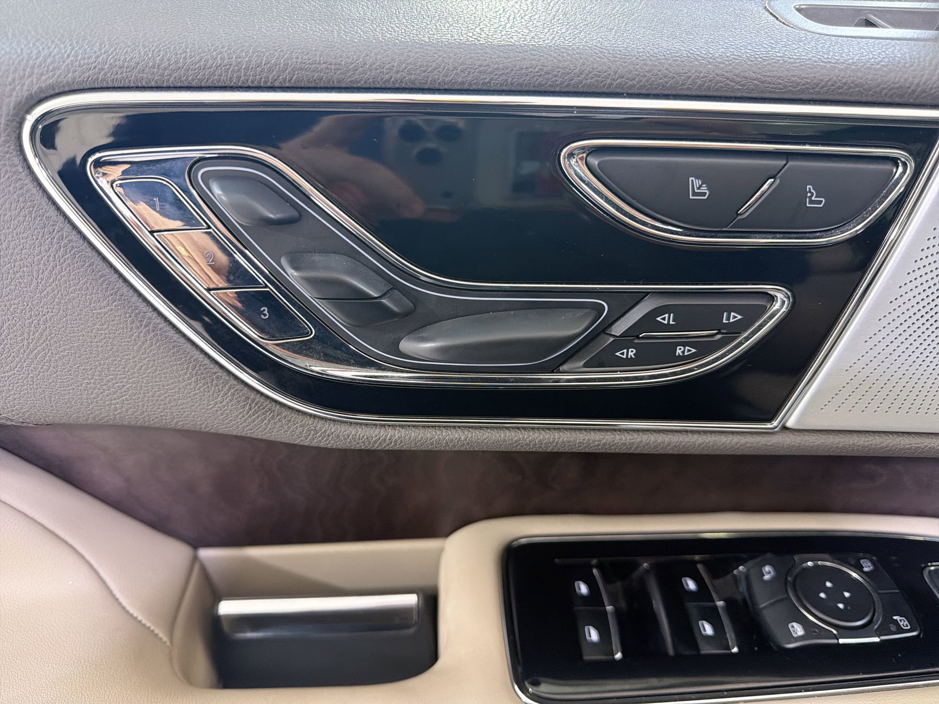Used 2023 Lincoln Navigator L Reserve AWD/4WD image 11