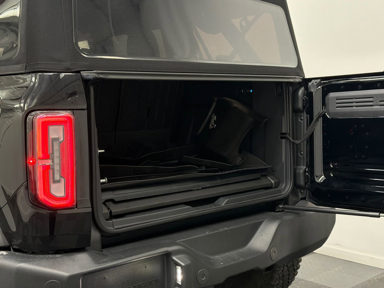 Used 2024 Ford Bronco Wildtrak image 8