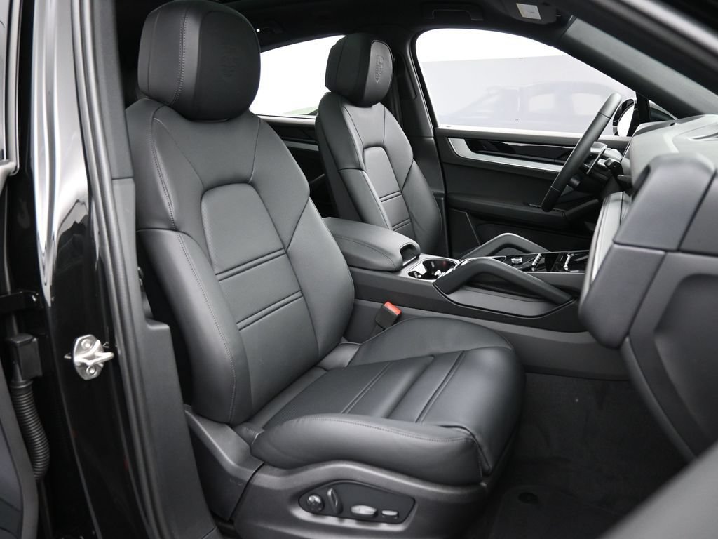New 2026 Porsche Cayenne E-Hybrid Coupe AWD/4WD image 32