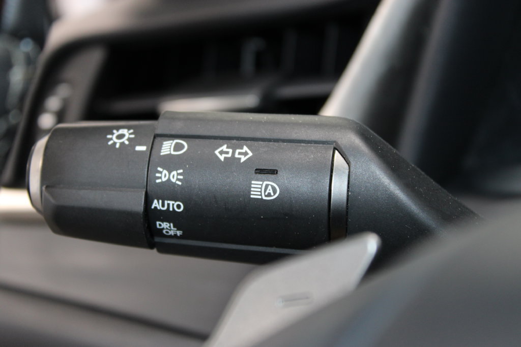 Used 2020 Lexus ES 300h w/ Accessory Package FWD image 21