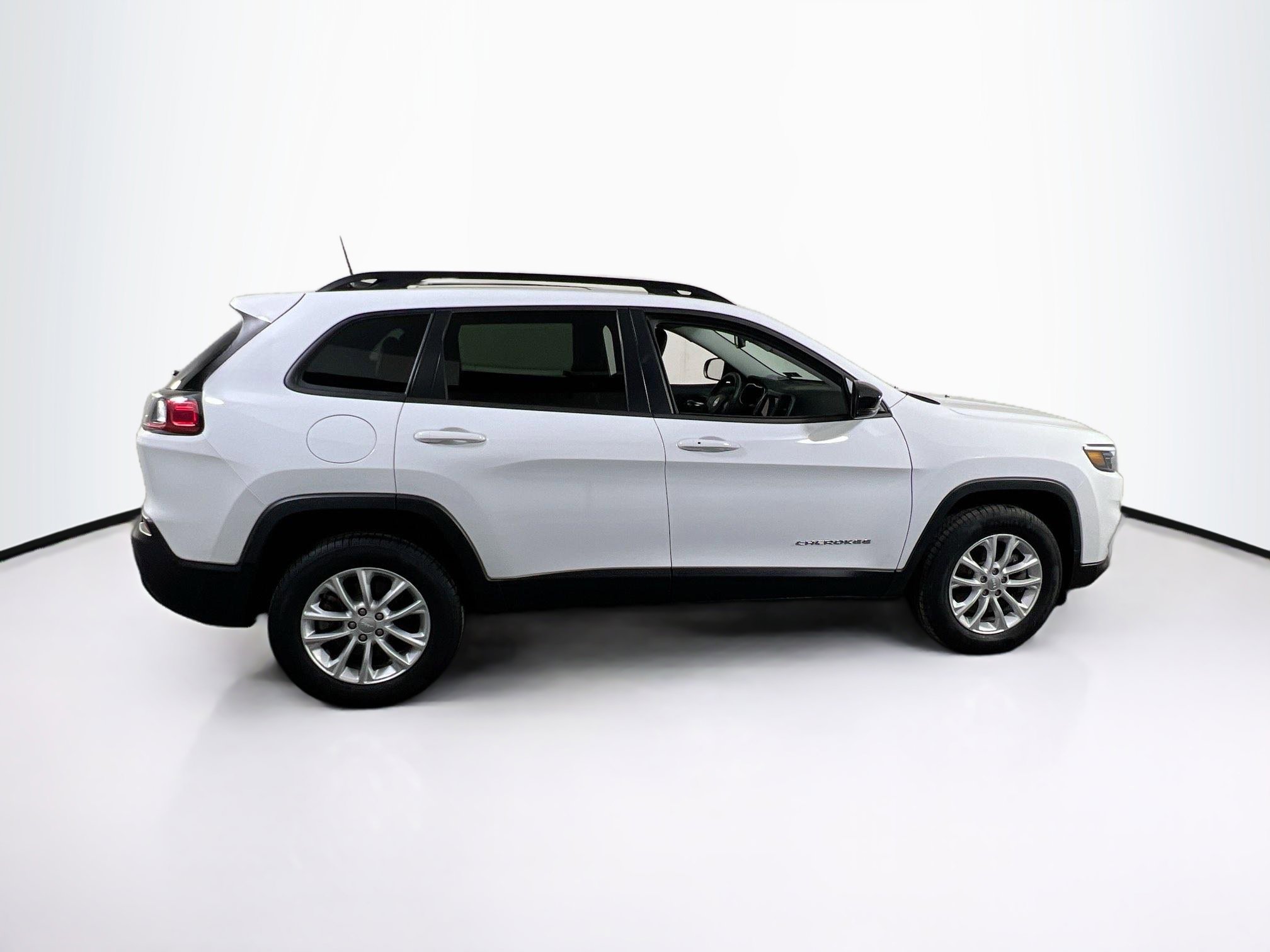 Used 2022 Jeep Cherokee Latitude Lux w/ Sun & Sound Group AWD/4WD image 4