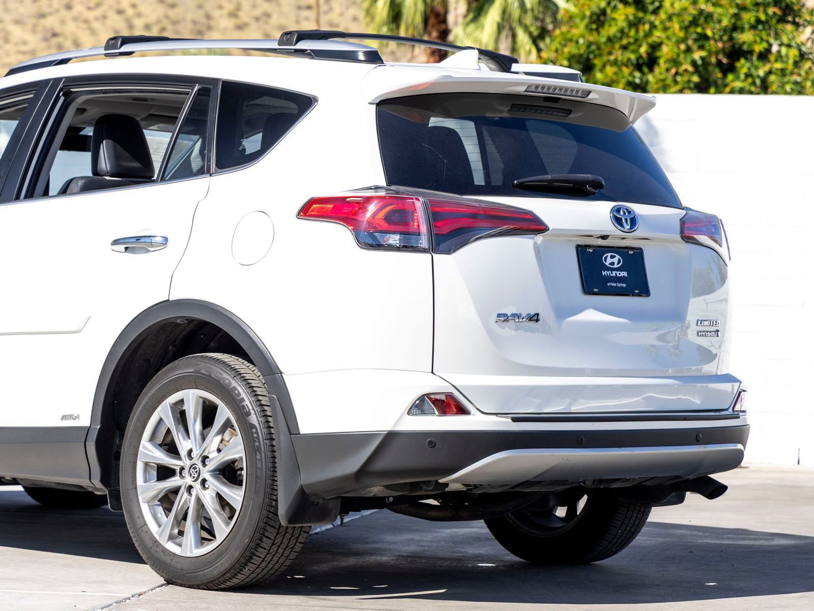 Used 2018 Toyota RAV4 Limited w/ Advanced Technology Package image 8