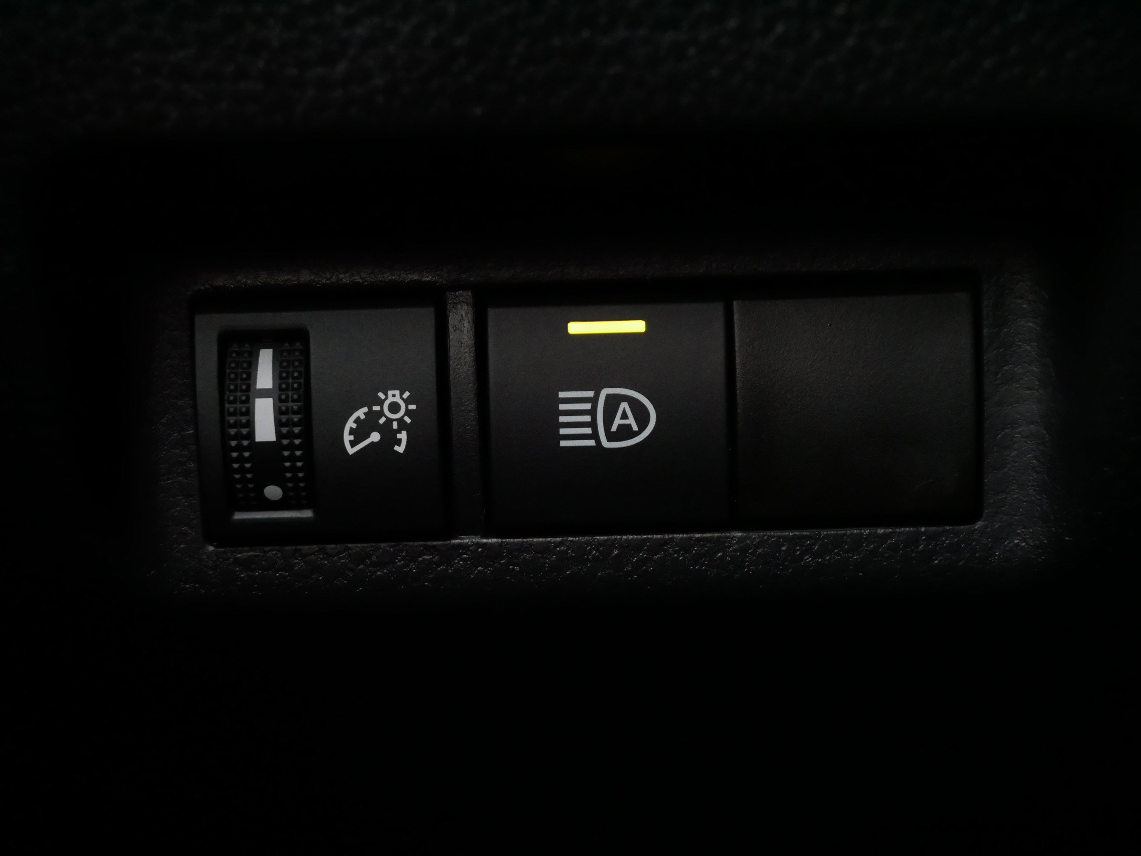 Used 2025 Toyota RAV4 LE image 27