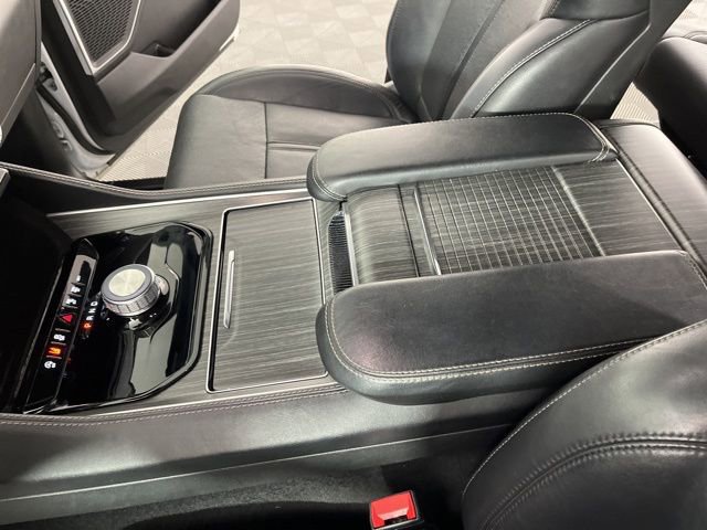 Used 2024 Jeep Wagoneer Series II w/ Flexible Seating Group image 27